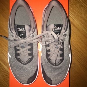 Nike Flex women’s size 7.5 sneakers-NIB